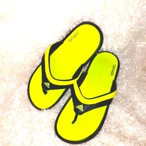 Adidas Super Cloud soft quick ,dry footbed. Size 5